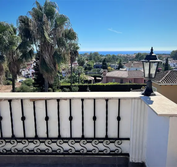 Sale of middle floor apartment in Atalaya
