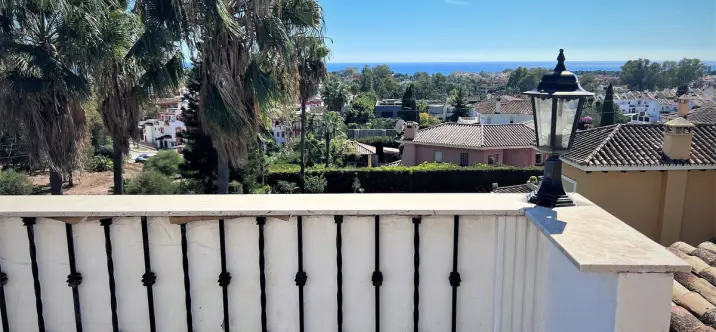 Sale of middle floor apartment in Atalaya 1