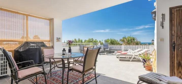 Sale of middle floor apartment in Atalaya 2