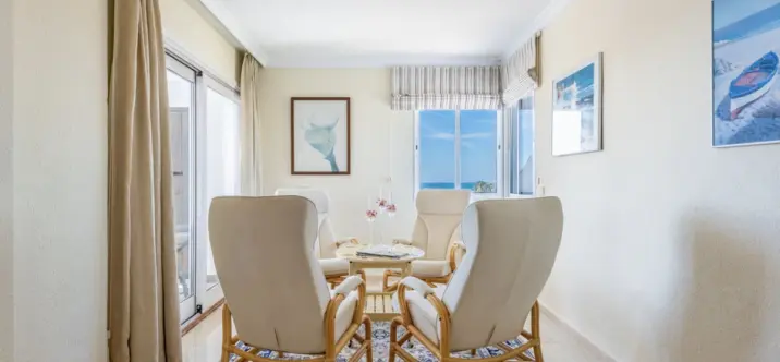 Sale of middle floor apartment in Atalaya 4