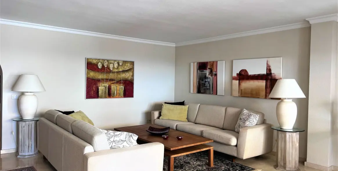 Venta de apartamento en planta media en Atalaya 17