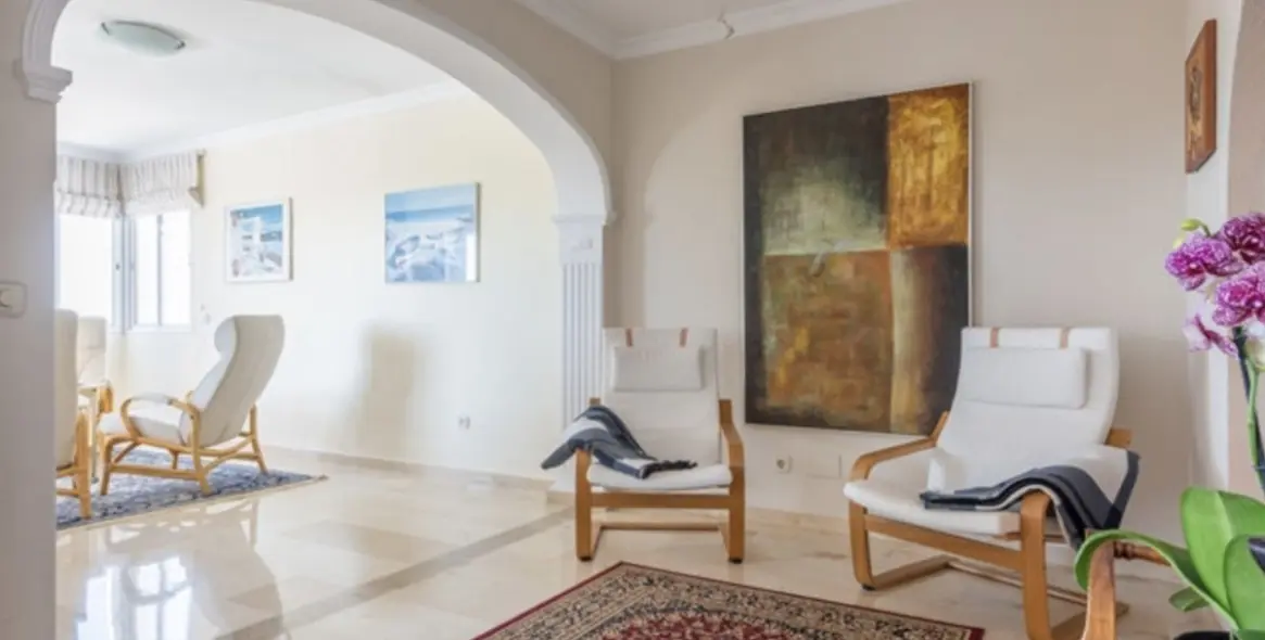 Sale of middle floor apartment in Atalaya 24