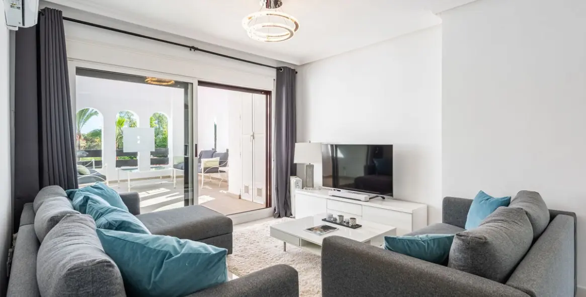 Sale of middle floor apartment in Nueva Andalucía 1