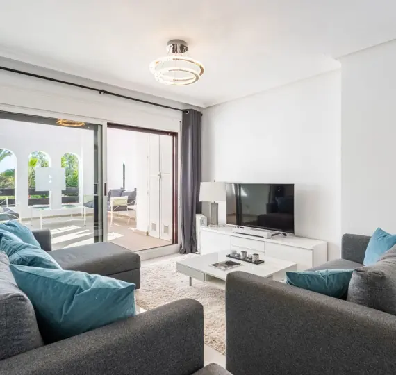 Sale of middle floor apartment in Nueva Andalucía