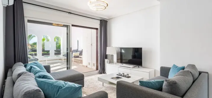 Sale of middle floor apartment in Nueva Andalucía 0