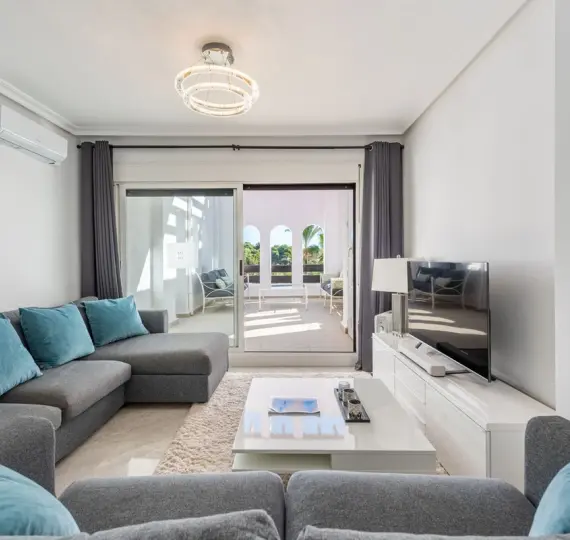 Sale of middle floor apartment in Nueva Andalucía