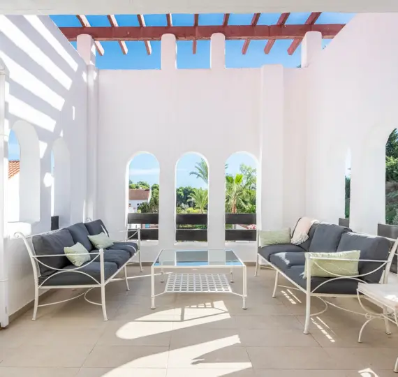 Sale of middle floor apartment in Nueva Andalucía