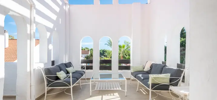 Sale of middle floor apartment in Nueva Andalucía 2