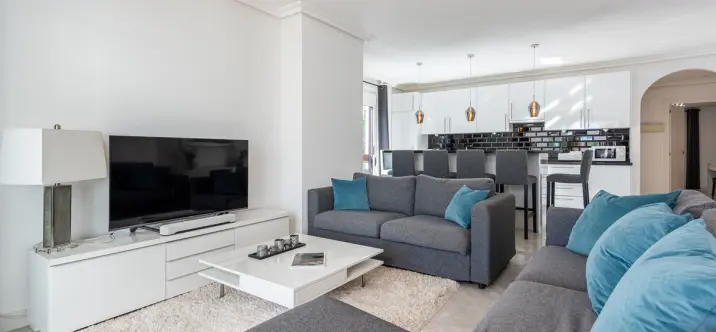 Sale of middle floor apartment in Nueva Andalucía 3