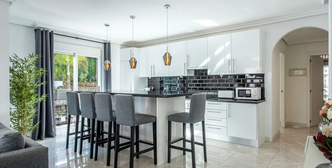 Sale of middle floor apartment in Nueva Andalucía 5