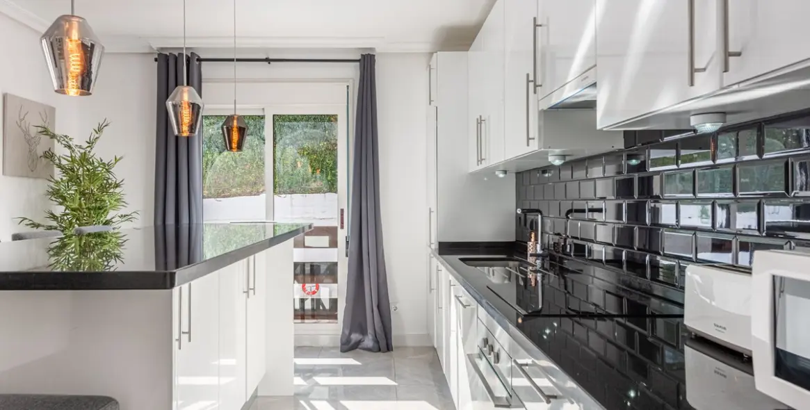 Sale of middle floor apartment in Nueva Andalucía 7