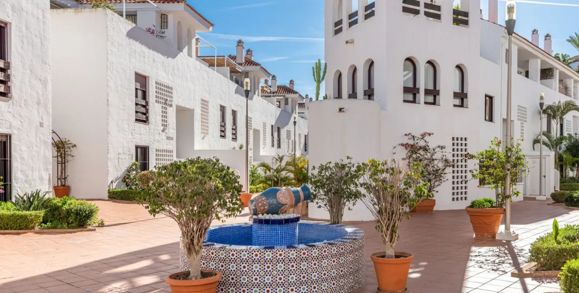 Sale of middle floor apartment in Nueva Andalucía 8