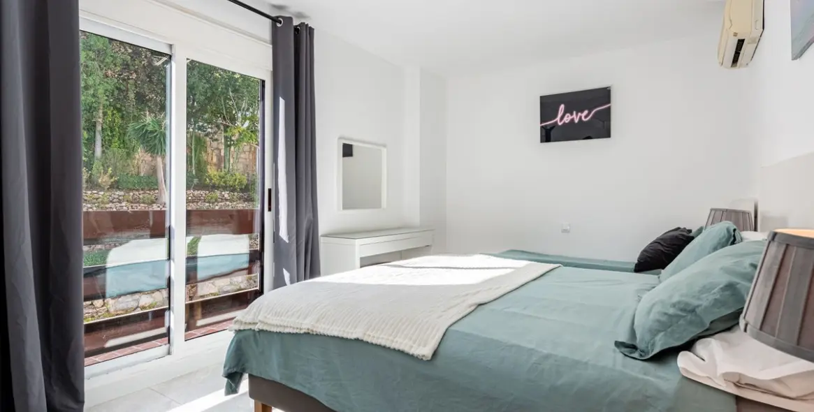 Sale of middle floor apartment in Nueva Andalucía 15