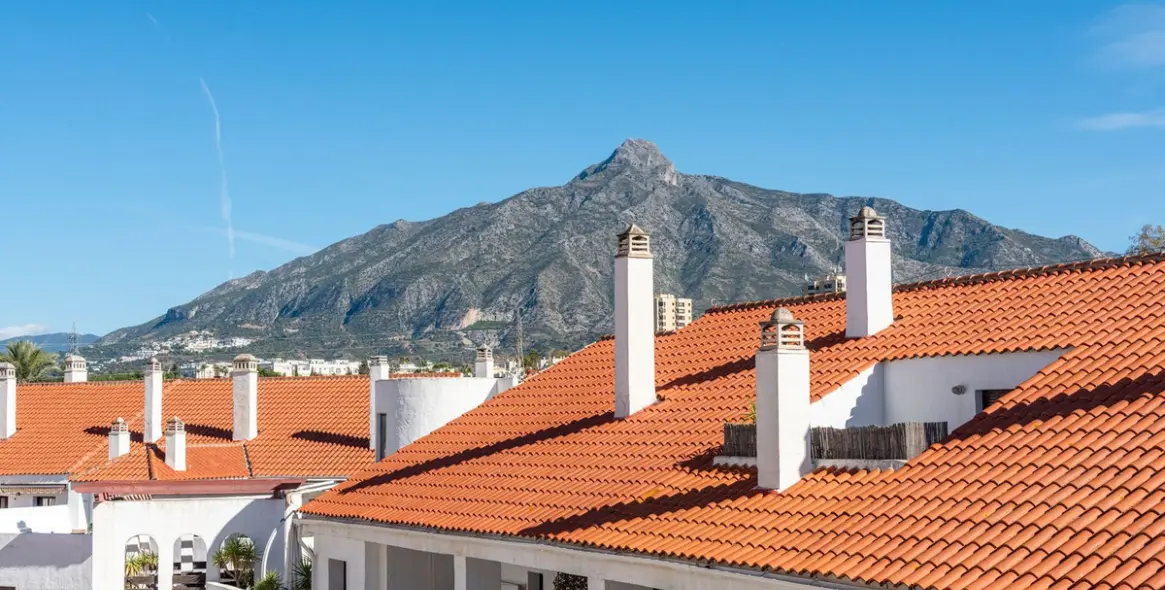 Sale of middle floor apartment in Nueva Andalucía 17