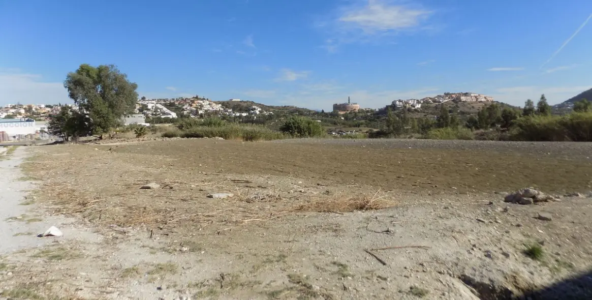 Sale of commercial plot in Coín 3