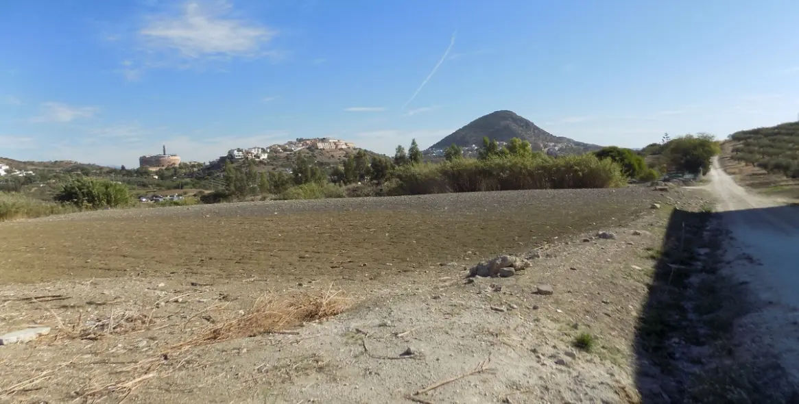 Sale of commercial plot in Coín 4