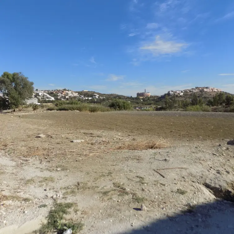 Sale of commercial plot in Coín