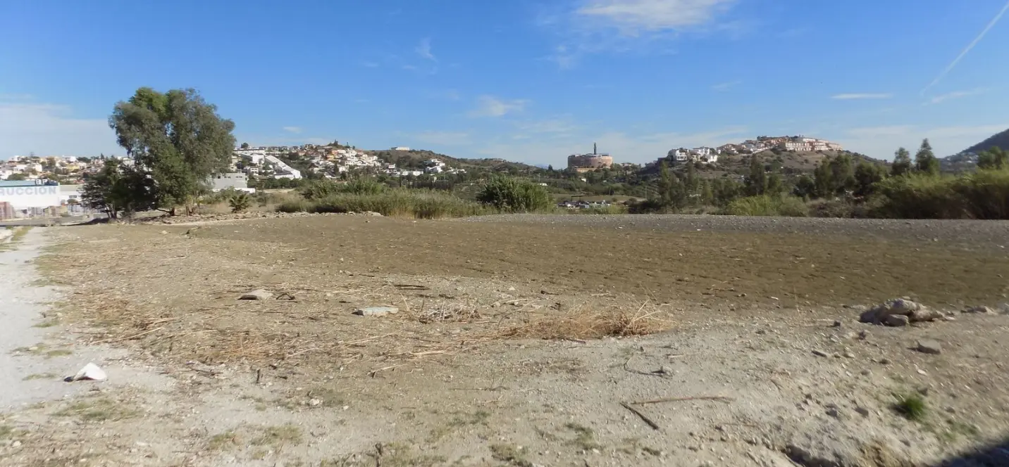 Sale of commercial plot in Coín 2
