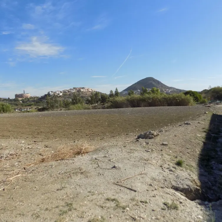 Sale of commercial plot in Coín