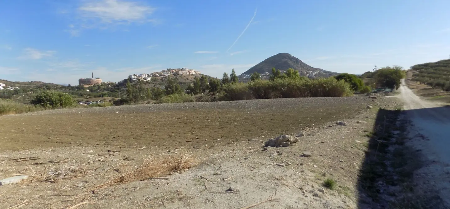 Sale of commercial plot in Coín 3