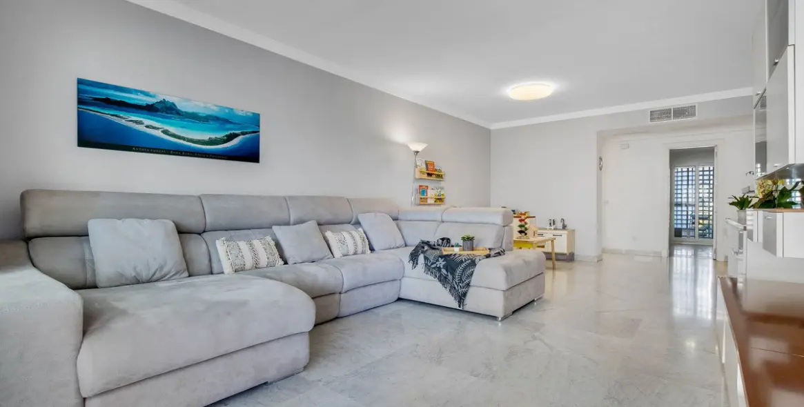 Продажа апартаментов на среднем этаже в Torremolinos 3