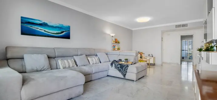 Venta de apartamento en planta media en Torremolinos 2