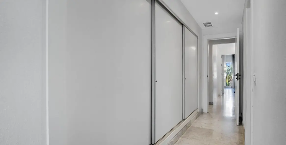 Продажа апартаментов на среднем этаже в Torremolinos 13