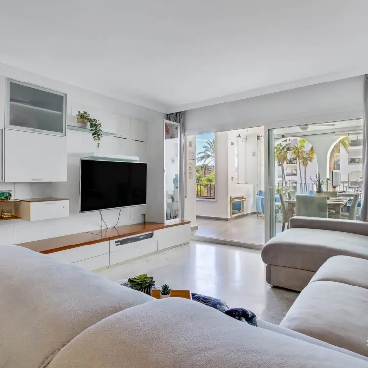 Sale of middle floor apartment in Torremolinos