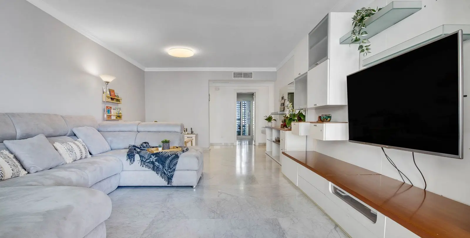 Продажа апартаментов на среднем этаже в Torremolinos 2