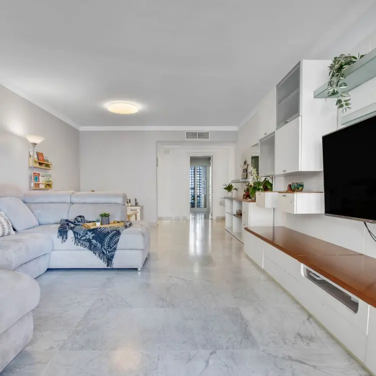Sale of middle floor apartment in Torremolinos