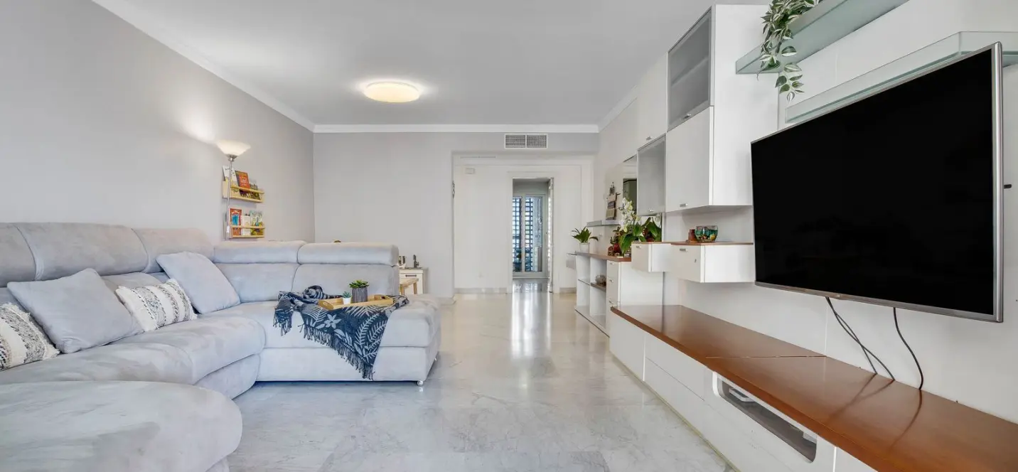 Sale of middle floor apartment in Torremolinos 1