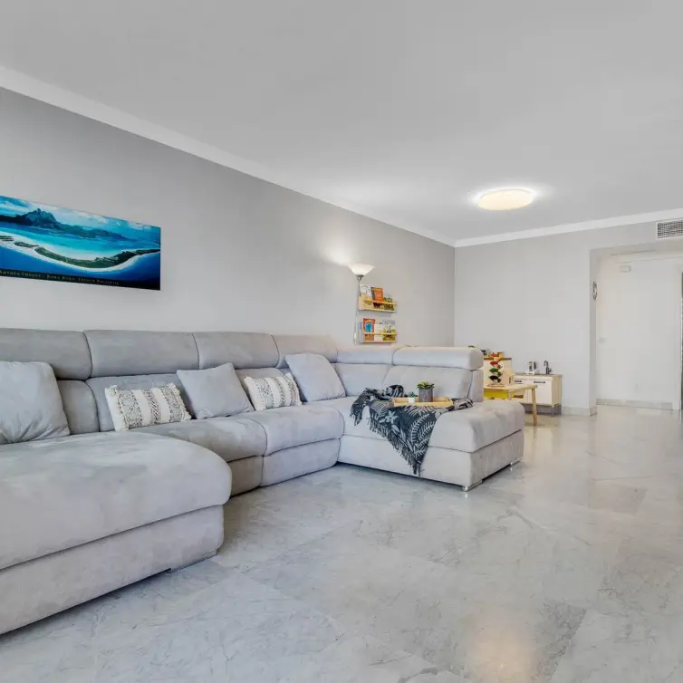 Sale of middle floor apartment in Torremolinos