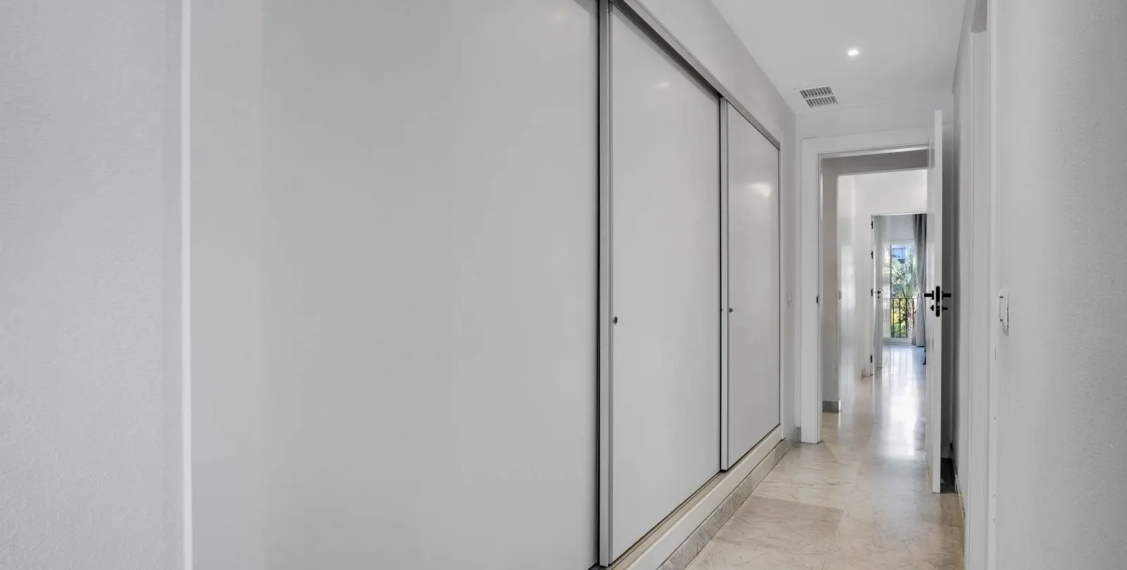 Продажа апартаментов на среднем этаже в Torremolinos 13