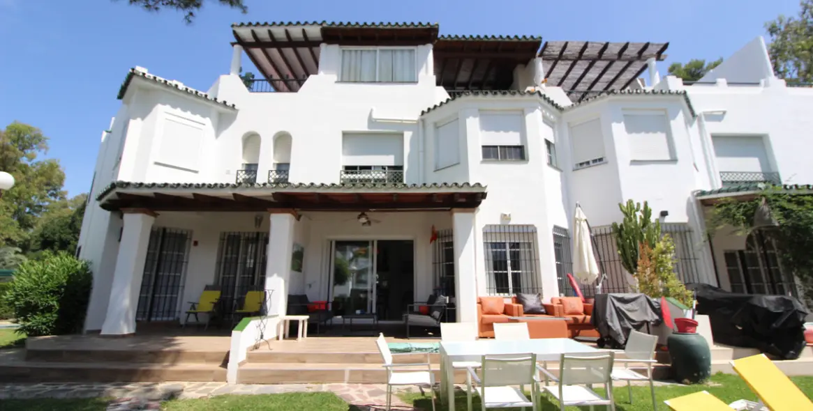 Sale of townhouse in Nueva Andalucía 1