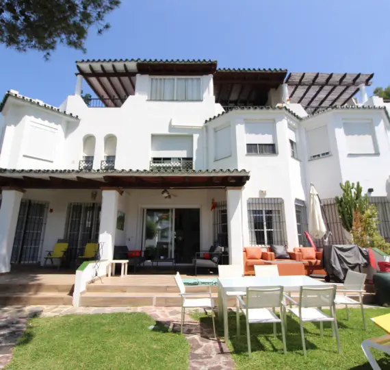 Продажа таунхауса в Nueva Andalucía