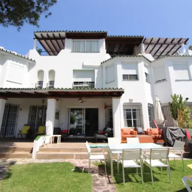 Venta de adosado en Nueva Andalucía