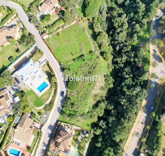 Sale of residential plot in Elviria
