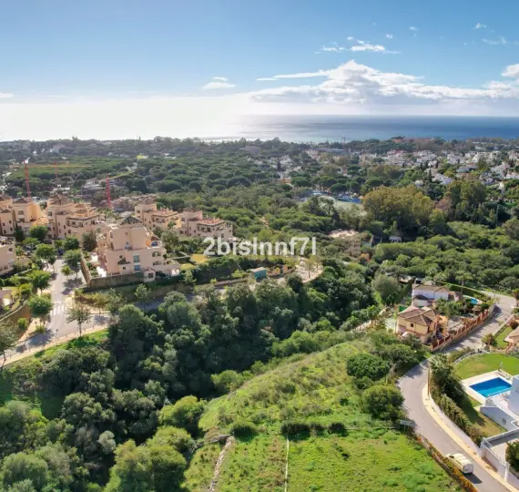 Sale of residential plot in Elviria
