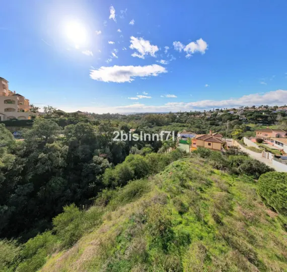 Sale of residential plot in Elviria