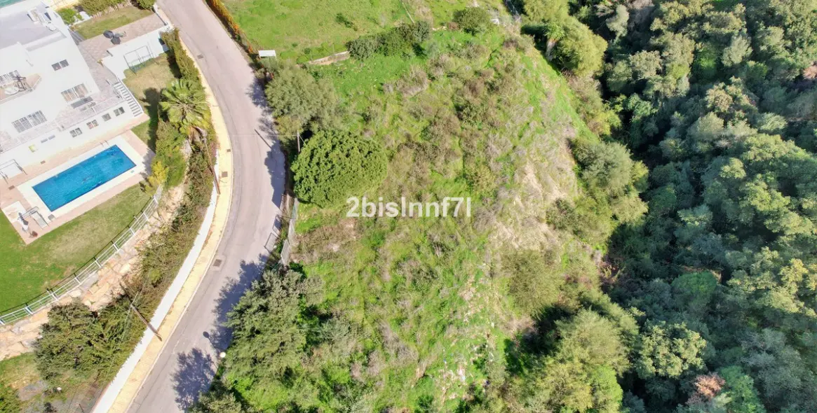 Sale of residential plot in Elviria 4