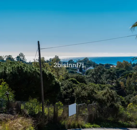 Sale of residential plot in Elviria