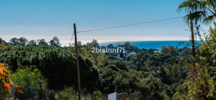 Sale of residential plot in Elviria 4
