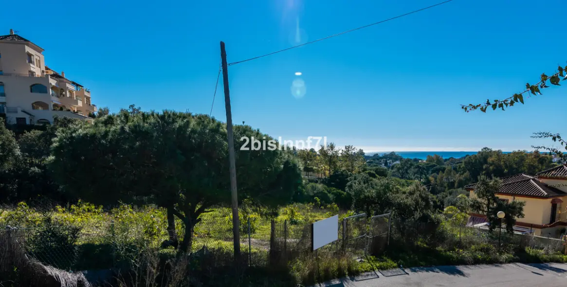Sale of residential plot in Elviria 6