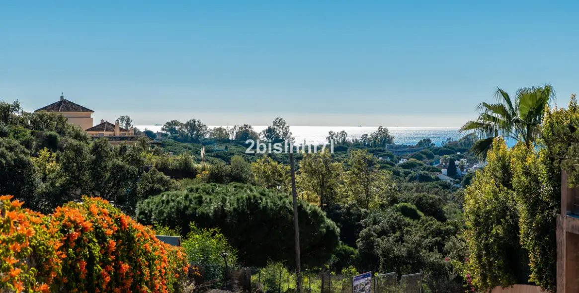 Sale of residential plot in Elviria 7