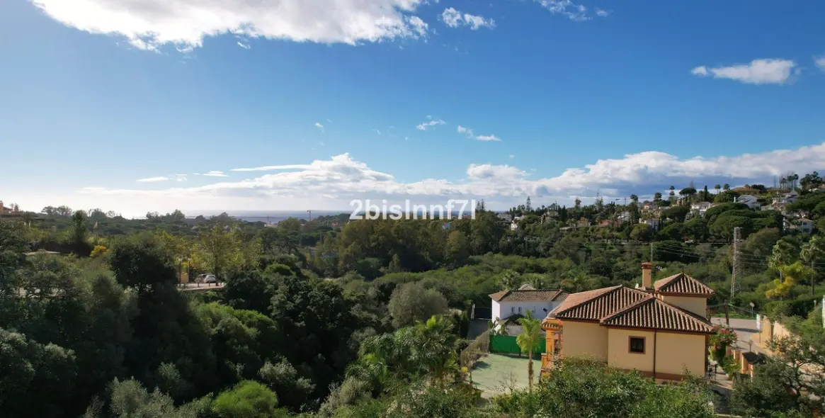 Sale of residential plot in Elviria 12