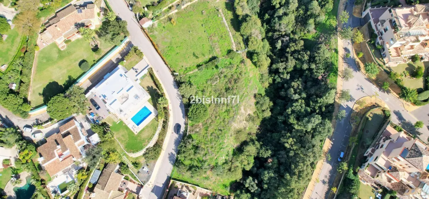 Продажа  жилого участка в Elviria 0