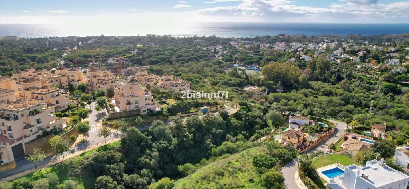 Продажа  жилого участка в Elviria 1