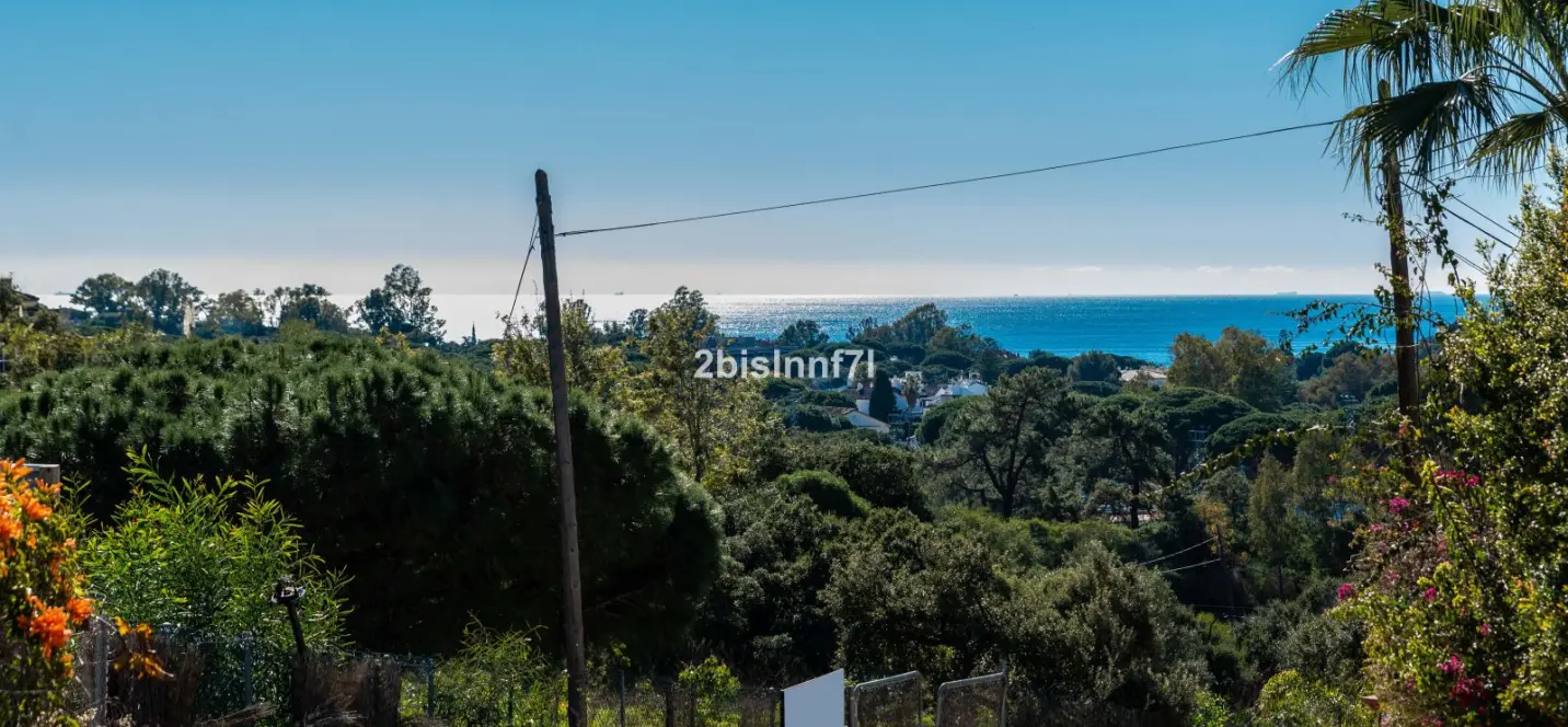 Продажа  жилого участка в Elviria 4