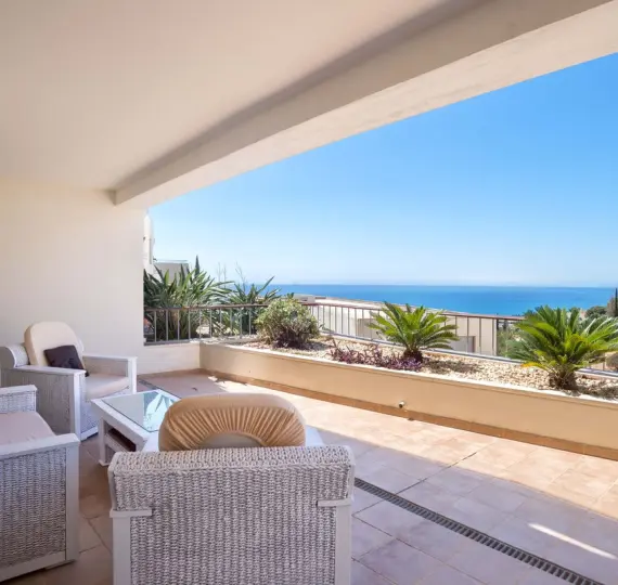 Sale of ground floor apartment in Altos de los Monteros