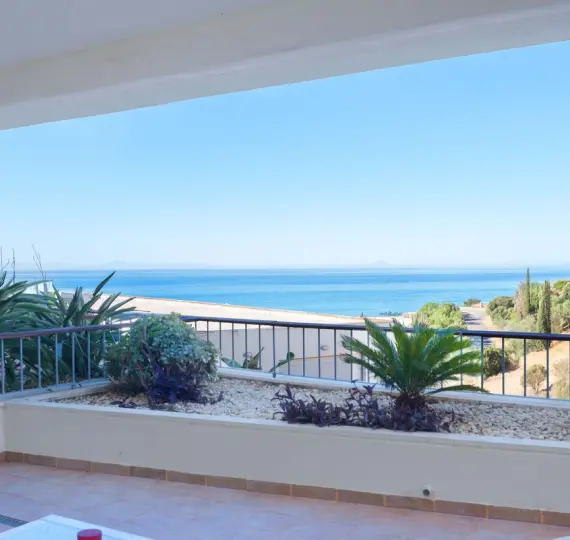 Sale of ground floor apartment in Altos de los Monteros